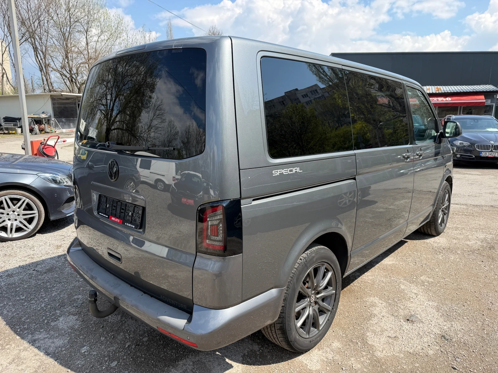 VW Multivan 2.0TDI 140hp SPECIAL EDITION, снимка 4 - Бусове и автобуси - 54239597