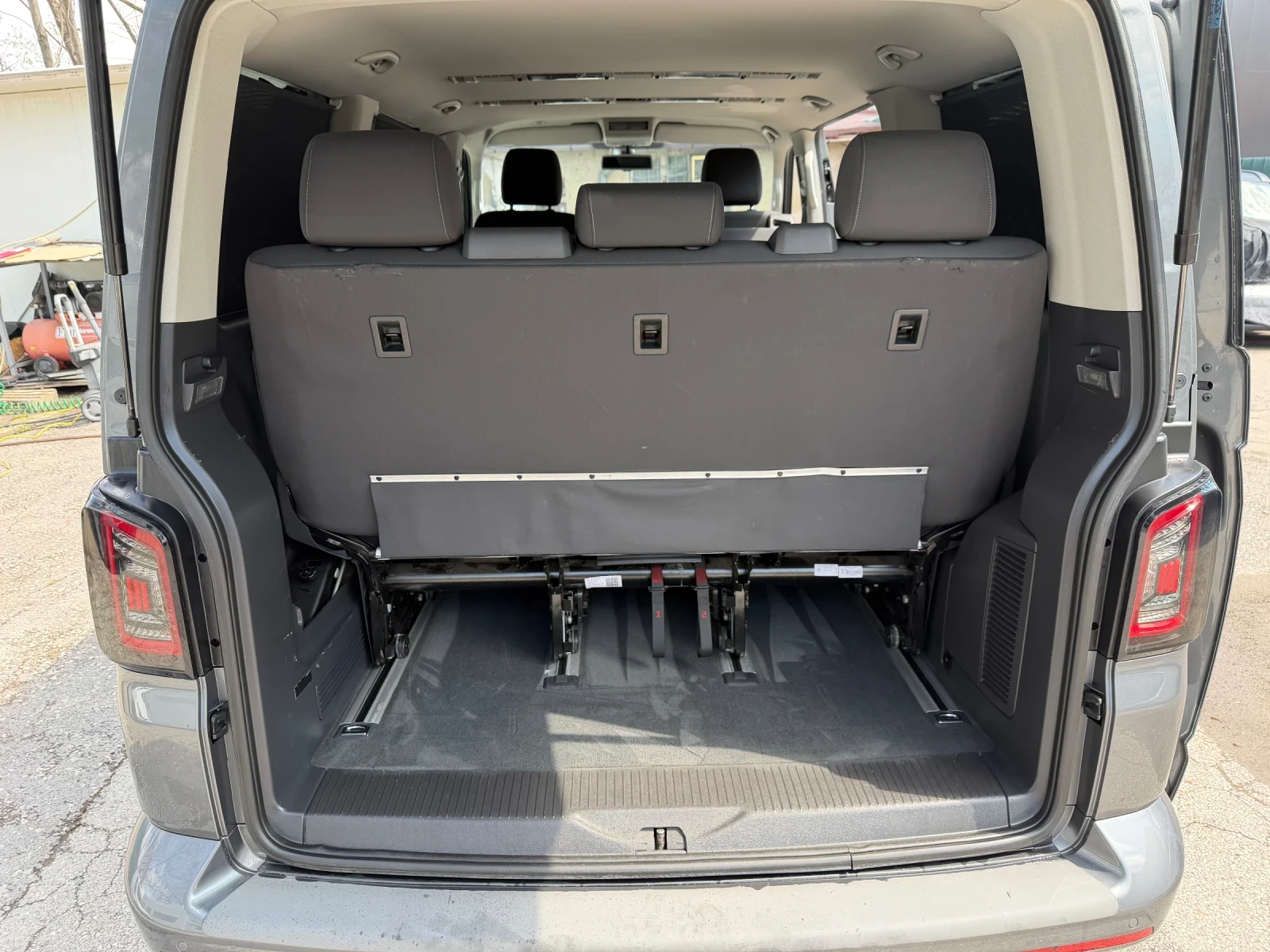 VW Multivan 2.0TDI 140hp SPECIAL EDITION, снимка 11 - Бусове и автобуси - 54239597