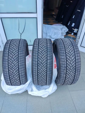Гуми Зимни 245/35R20, снимка 1