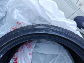Гуми Зимни 245/35R20, снимка 10