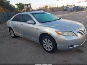 ������ Toyota Camry