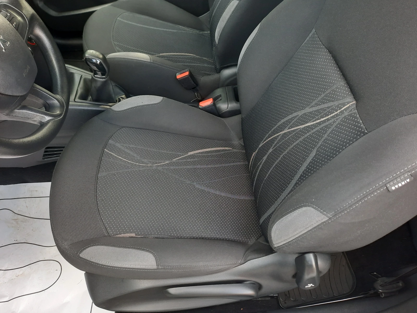 Peugeot 208 1.4i 95ps. - изображение 8