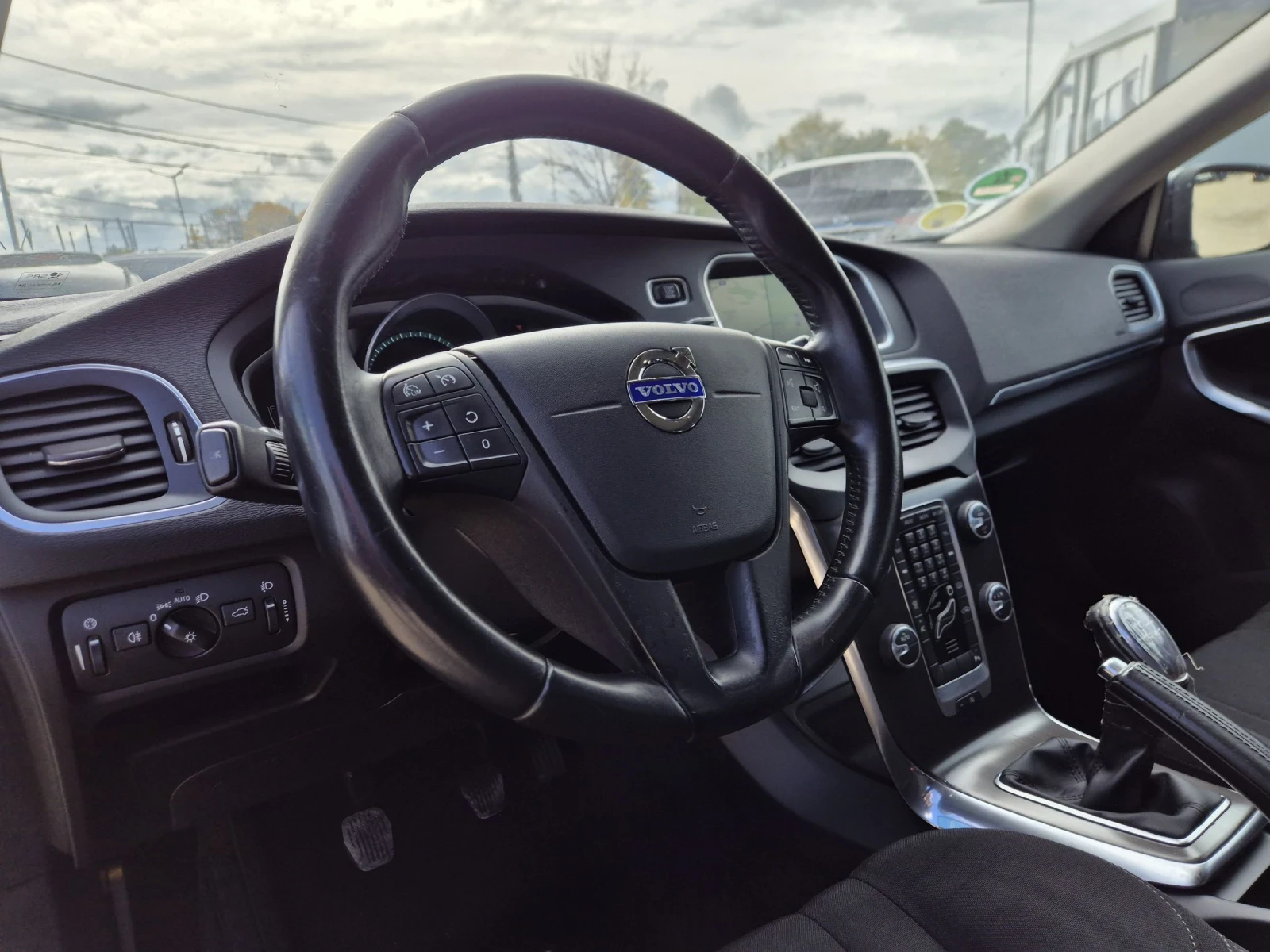 Volvo V40 1.6d - изображение 8