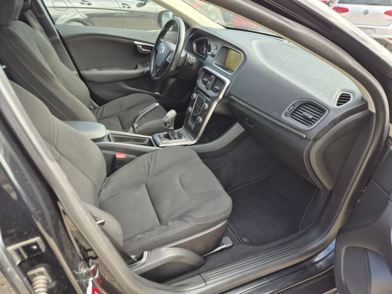 Volvo V40 1.6d - изображение 10