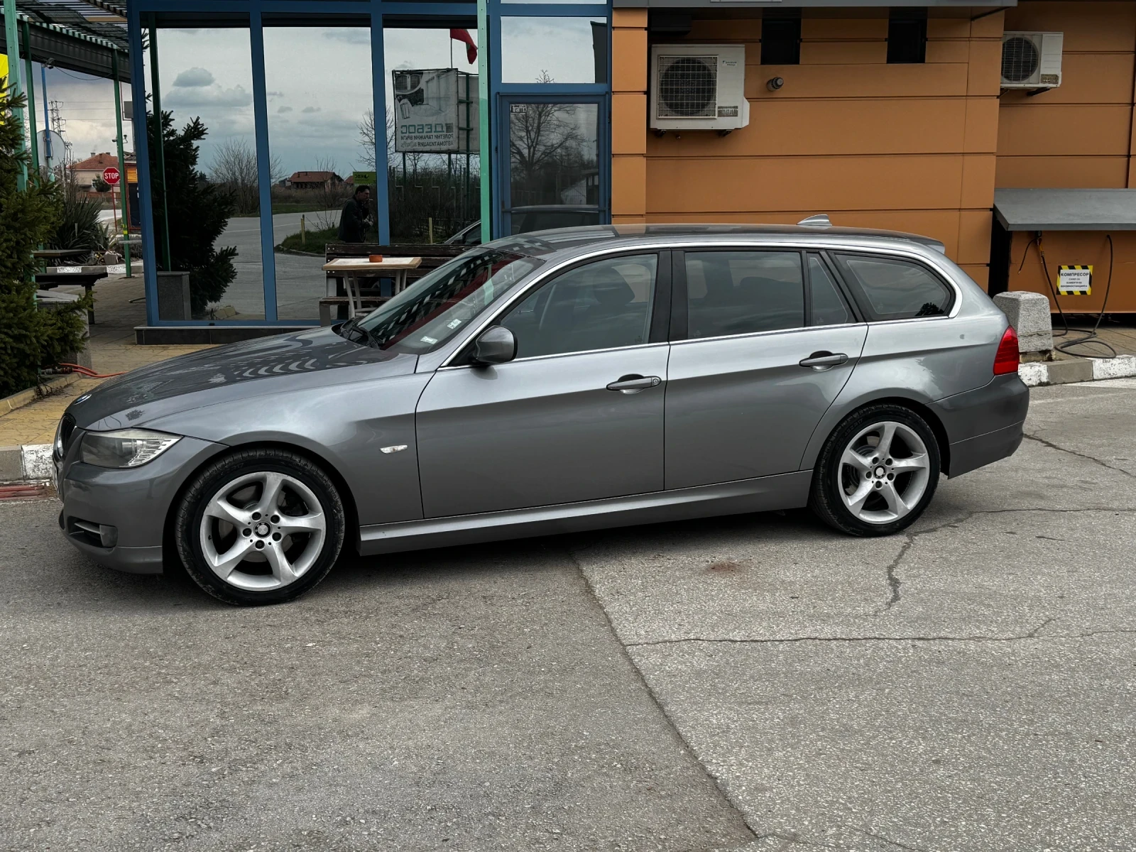 BMW 320, снимка 2 - Автомобили и джипове - 53923562
