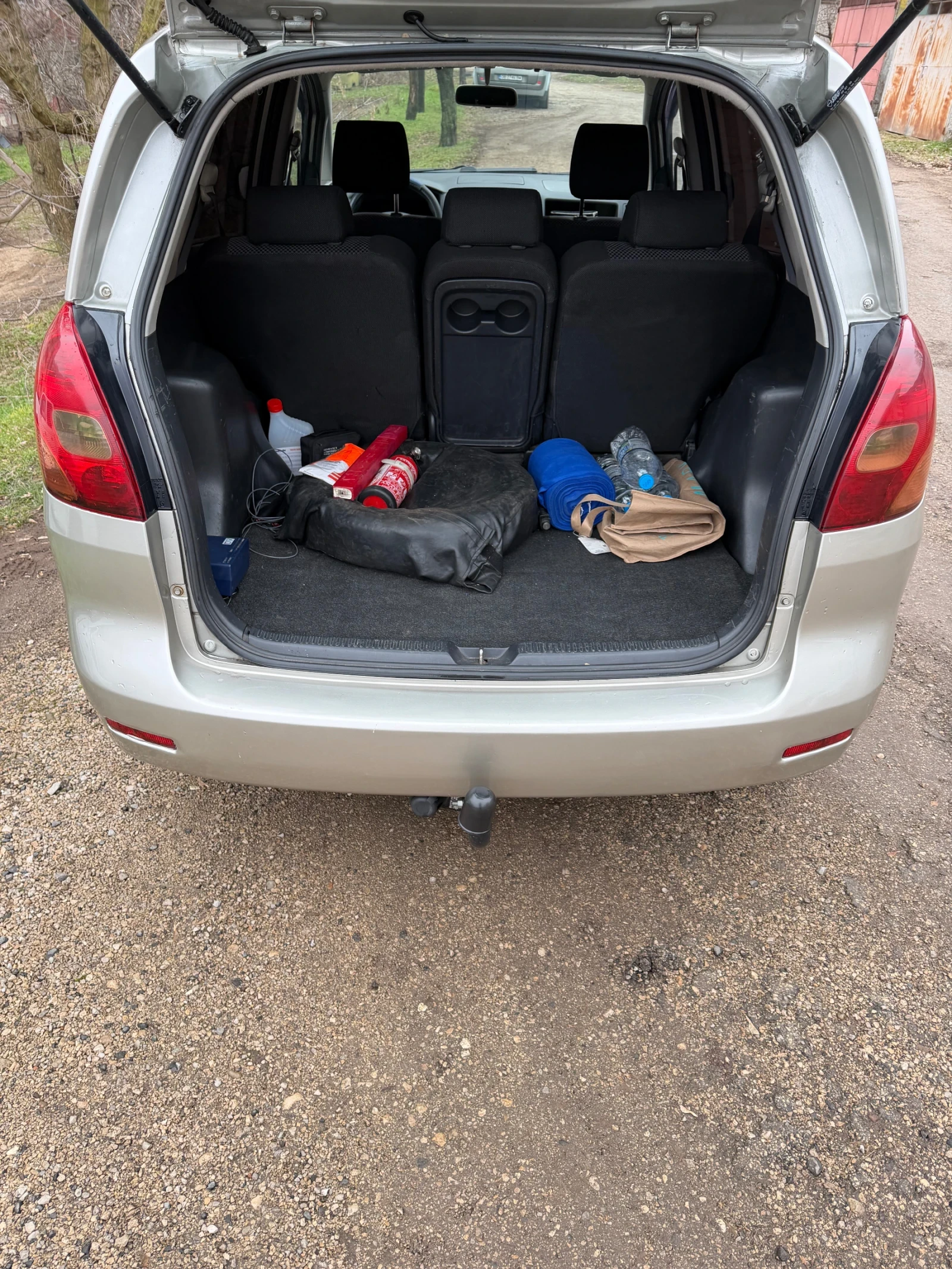 Toyota Corolla verso Газов инжекцион, снимка 7 - Автомобили и джипове - 54403133