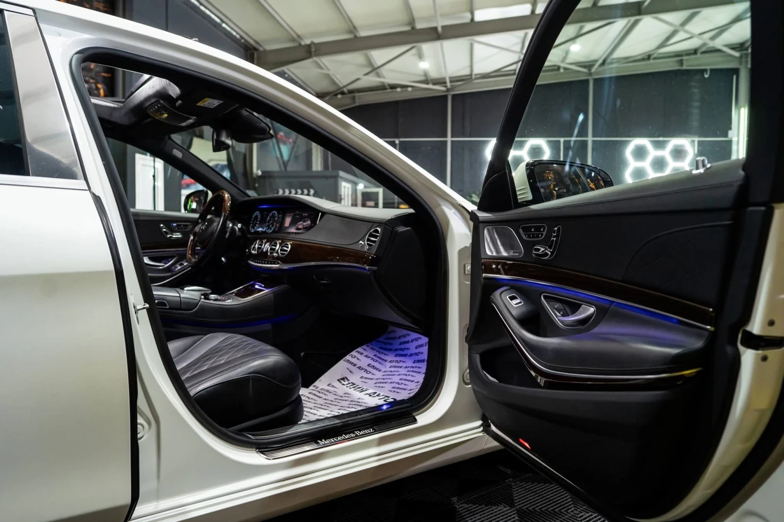 Mercedes-Benz S 560 MAYBACH LONG FACELIFT ПАНО BURM 3XTV ЛИЗИНГ 100%, снимка 13 - Автомобили и джипове - 54770540