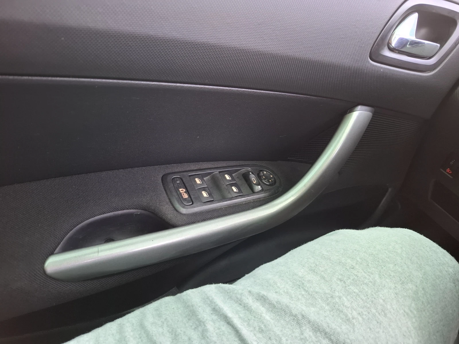 Peugeot 308 1.6HDI , снимка 13 - Автомобили и джипове - 54925367