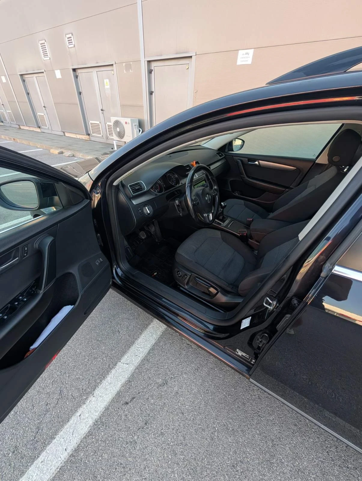 VW Passat Комби, снимка 5 - Автомобили и джипове - 55080925