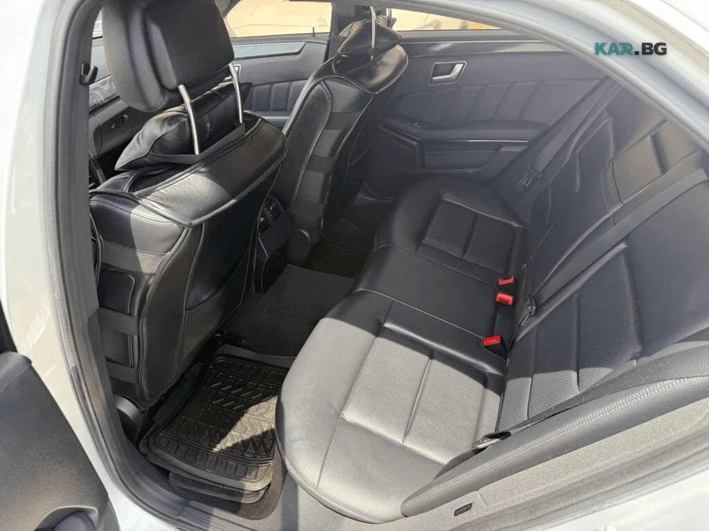 Mercedes-Benz E 300 * 4MATIC* АвтоКредит * (ЦЕНА ДО БГ), снимка 14 - Автомобили и джипове - 55137258
