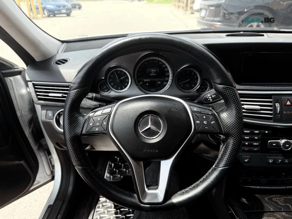Mercedes-Benz E 300 * 4MATIC* АвтоКредит * (ЦЕНА ДО БГ), снимка 9 - Автомобили и джипове - 55137258
