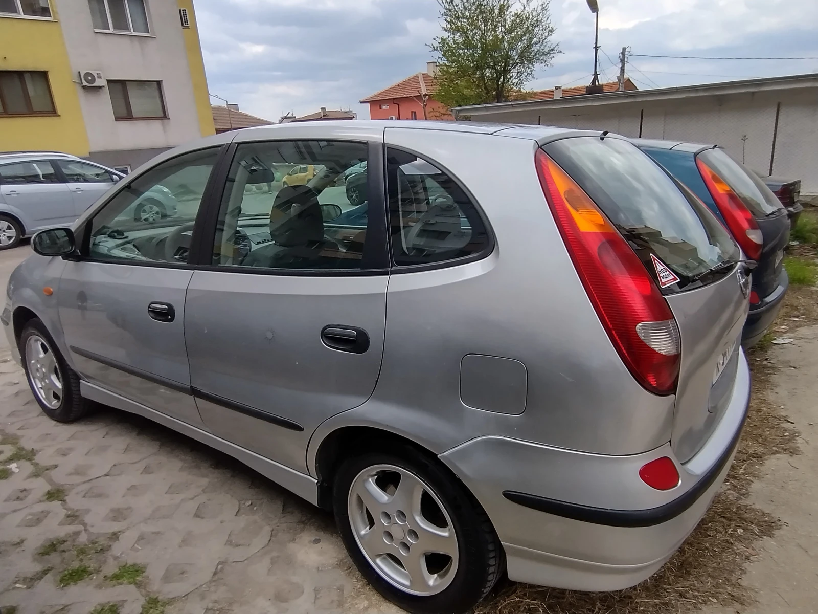 Nissan Almera tino, снимка 6 - Автомобили и джипове - 55164213