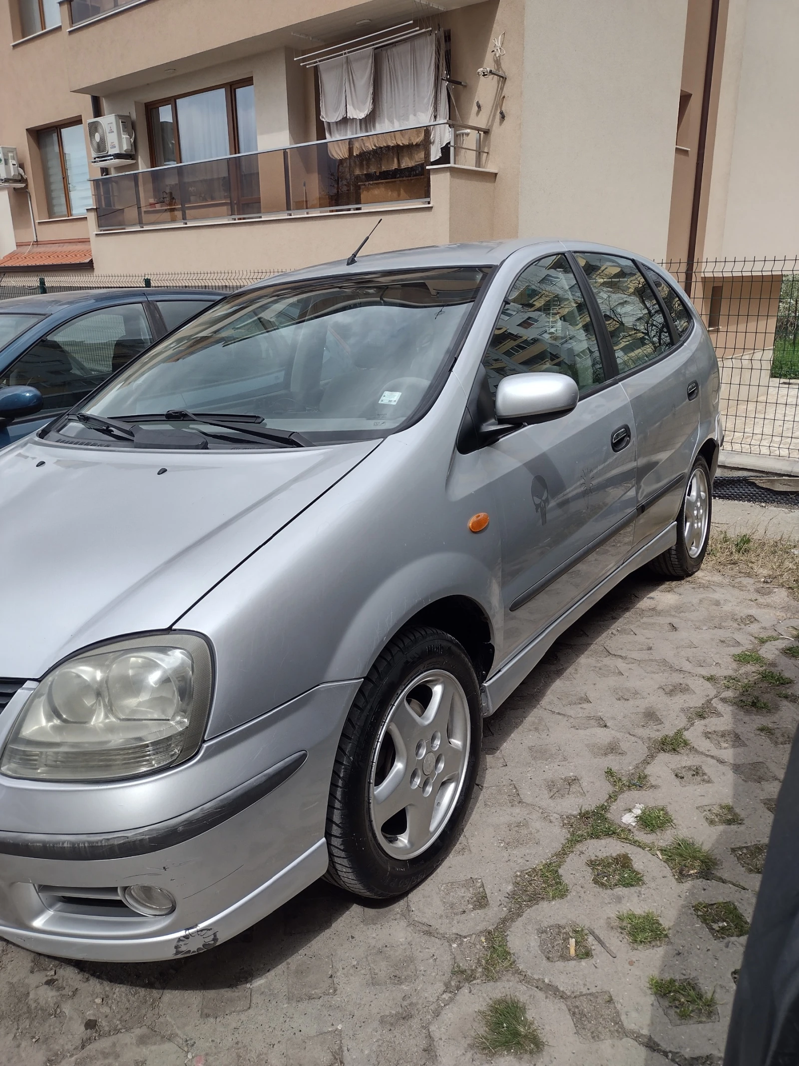 Nissan Almera tino, снимка 2 - Автомобили и джипове - 55164213
