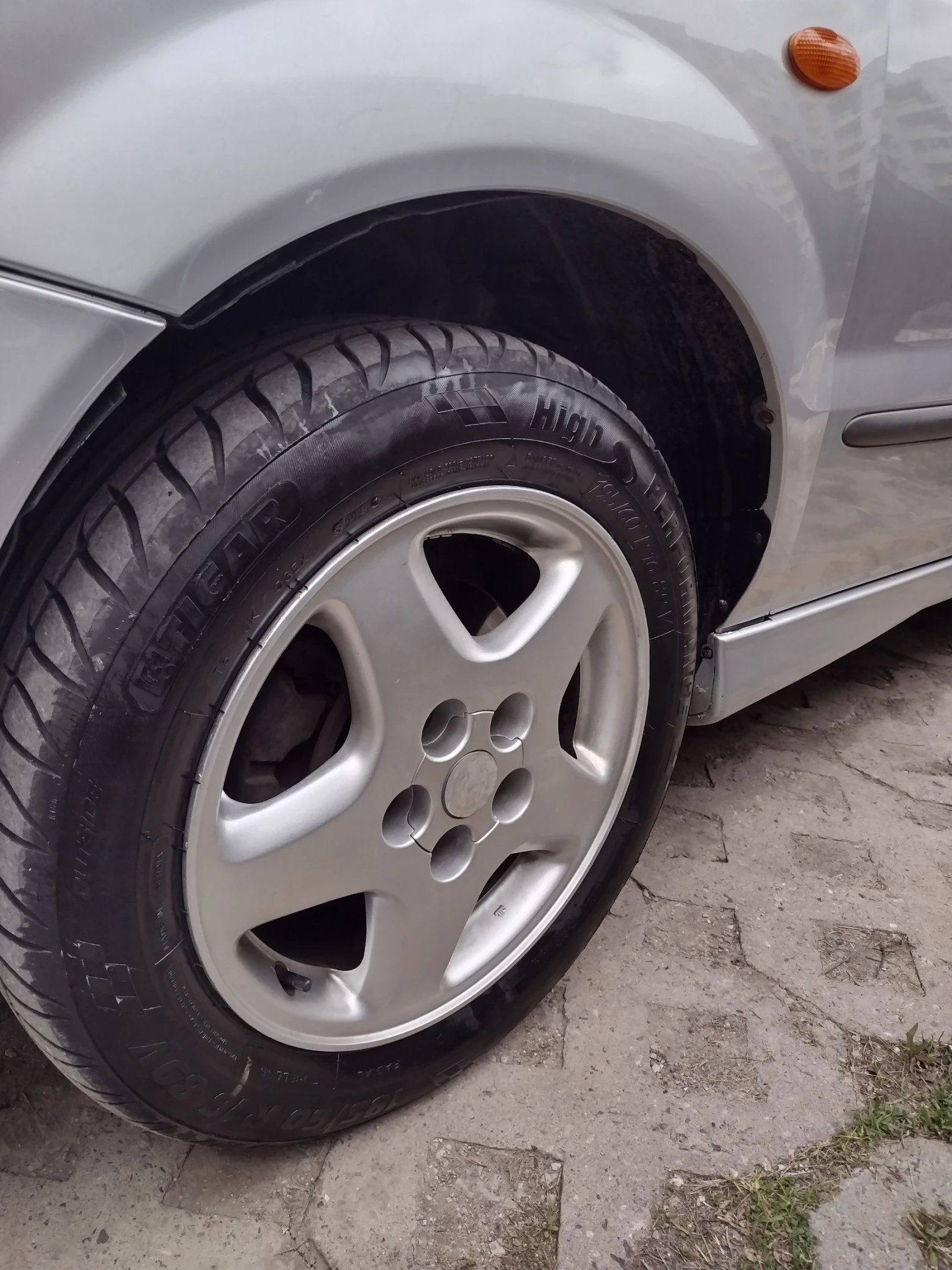 Nissan Almera tino, снимка 4 - Автомобили и джипове - 55164213