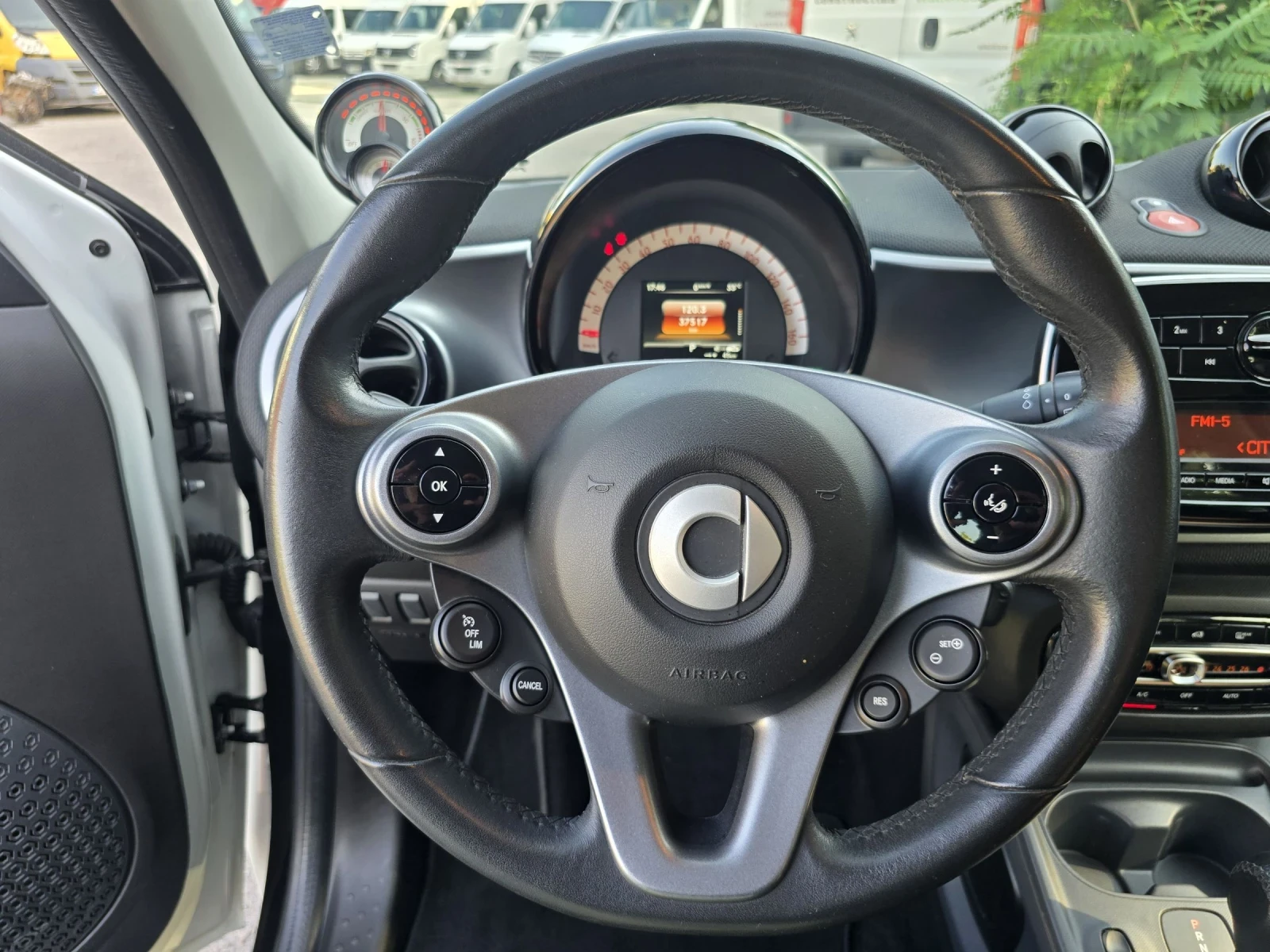 Smart Forfour, снимка 15 - Автомобили и джипове - 55378871