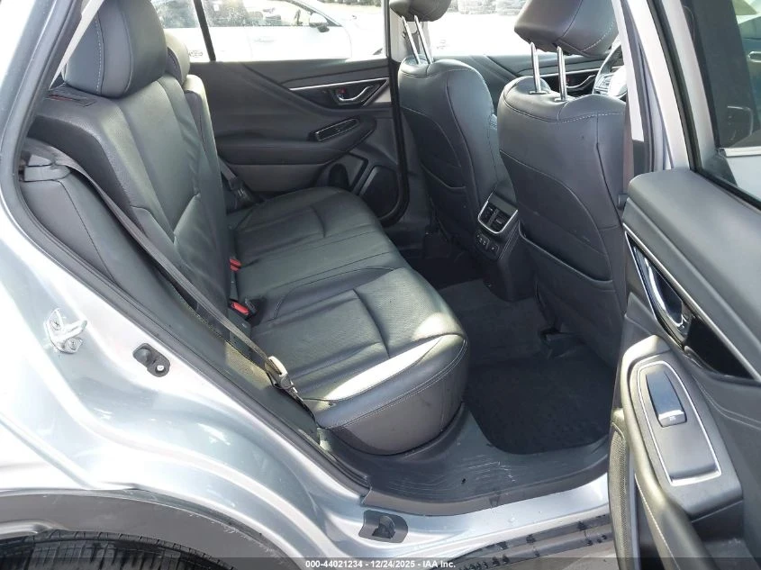 Subaru Outback Limited , снимка 8 - Автомобили и джипове - 55991463