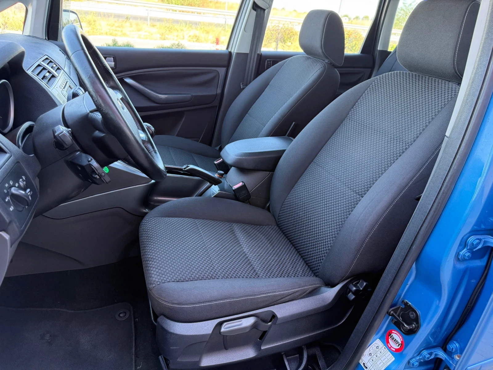 Ford C-max 1.8i TITANIUM / NAVI / PARKTRONIC / FULL SERVICE, снимка 9 - Автомобили и джипове - 56133832