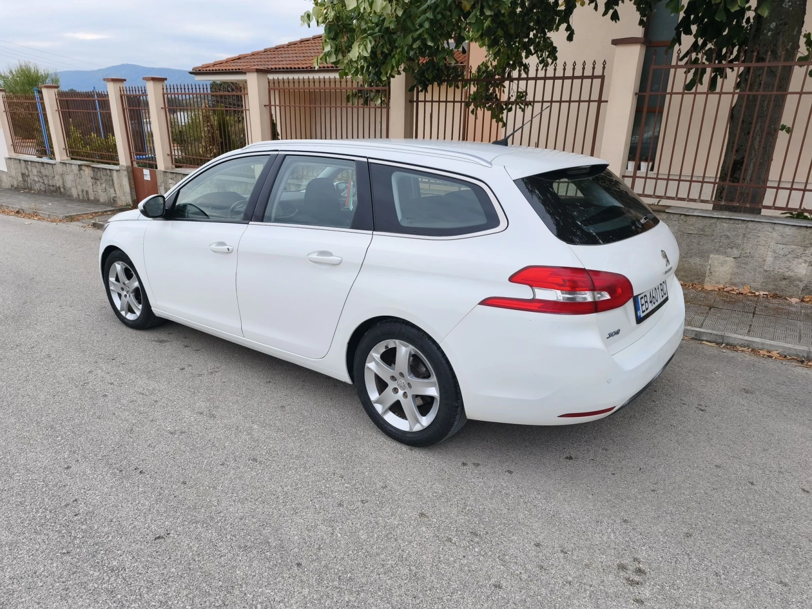 Peugeot 308 1.6 e-hdi, снимка 12 - Автомобили и джипове - 56240891