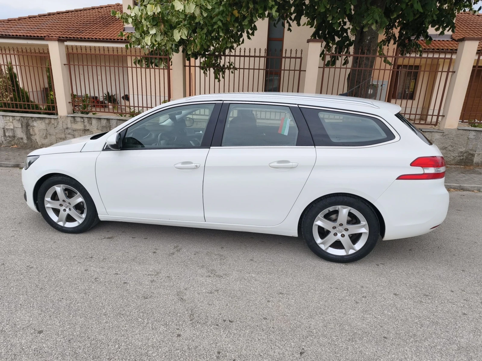 Peugeot 308 1.6 e-hdi, снимка 4 - Автомобили и джипове - 56240891