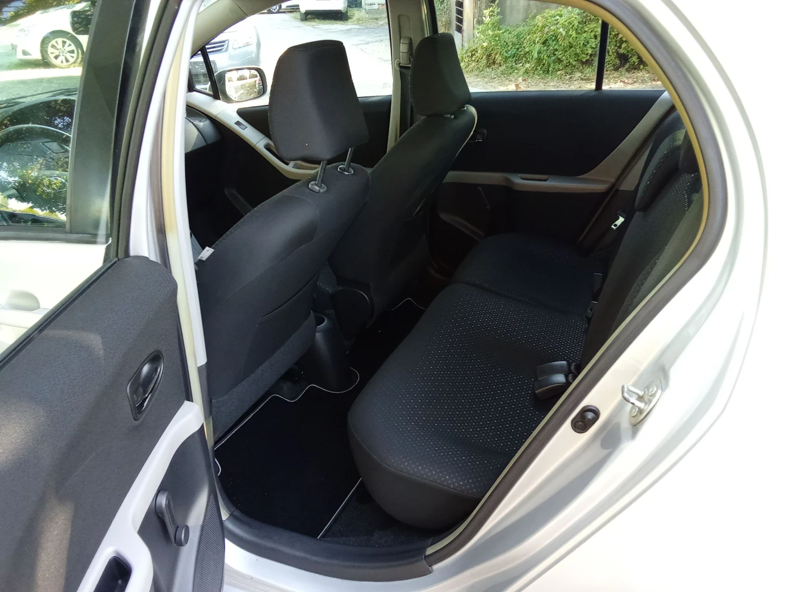 Toyota Yaris 1.3i-VVT-I-100k.c.-6ckopoc��-���� 5 | Mobile.bg � ����������� 8