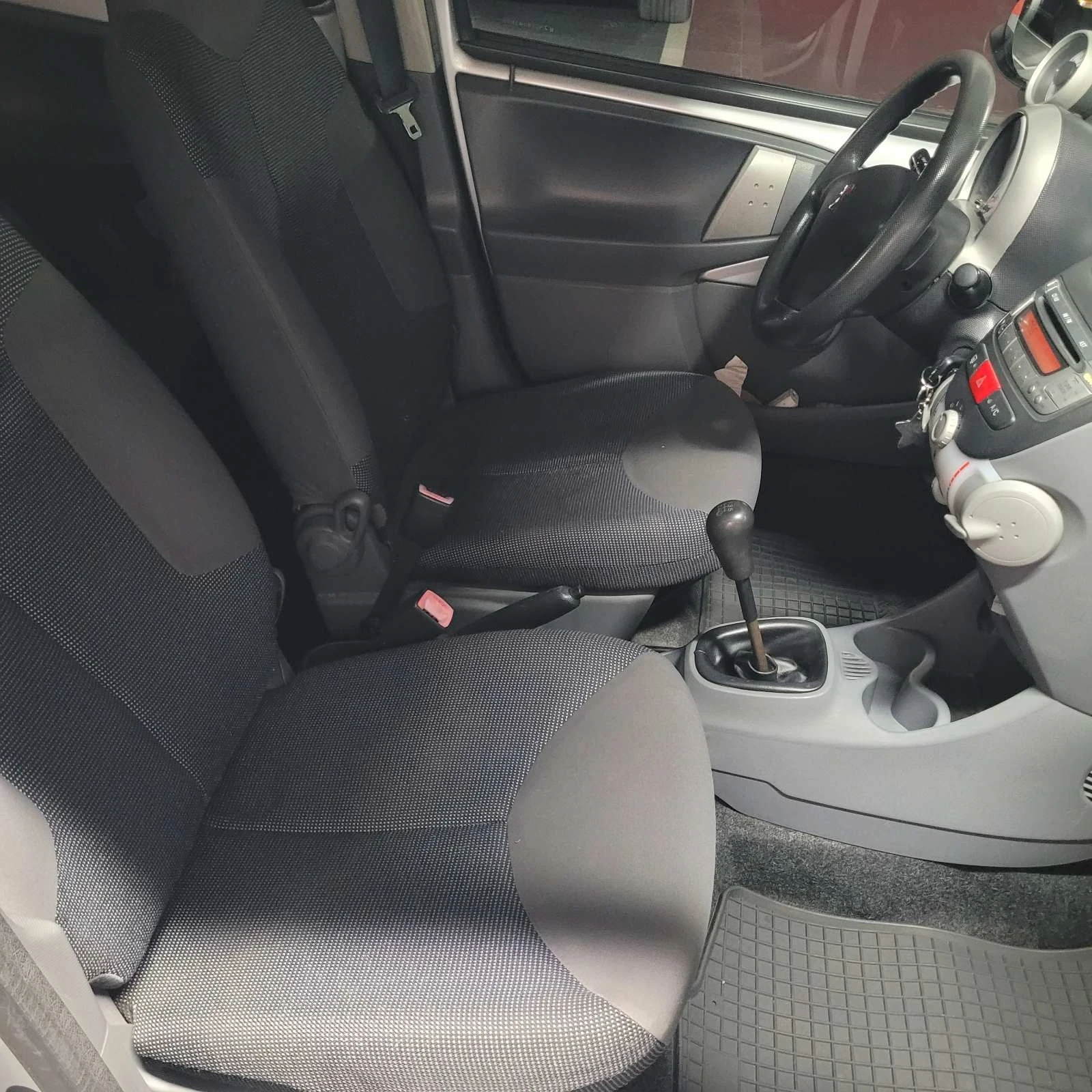 Peugeot 107, снимка 6 - Автомобили и джипове - 56641349