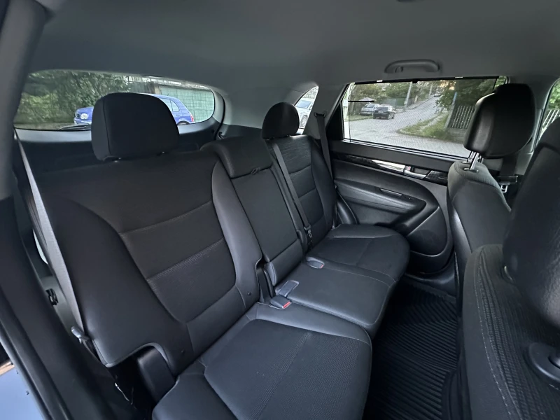 Kia Sorento 2.4 GDI, снимка 12 - Автомобили и джипове - 51792850