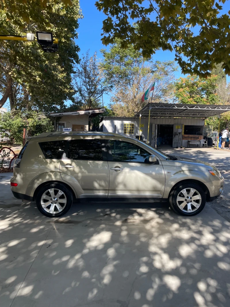 Mitsubishi Outlander 2.4 LPG, снимка 3 - Автомобили и джипове - 51934616