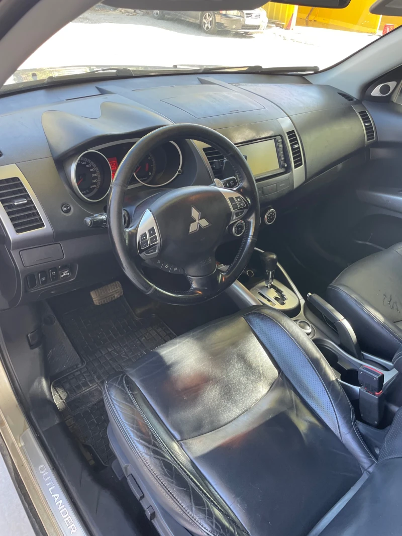 Mitsubishi Outlander 2.4 LPG, снимка 8 - Автомобили и джипове - 51934616