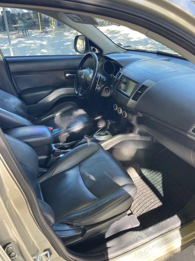 Mitsubishi Outlander 2.4 LPG, снимка 7 - Автомобили и джипове - 51934616