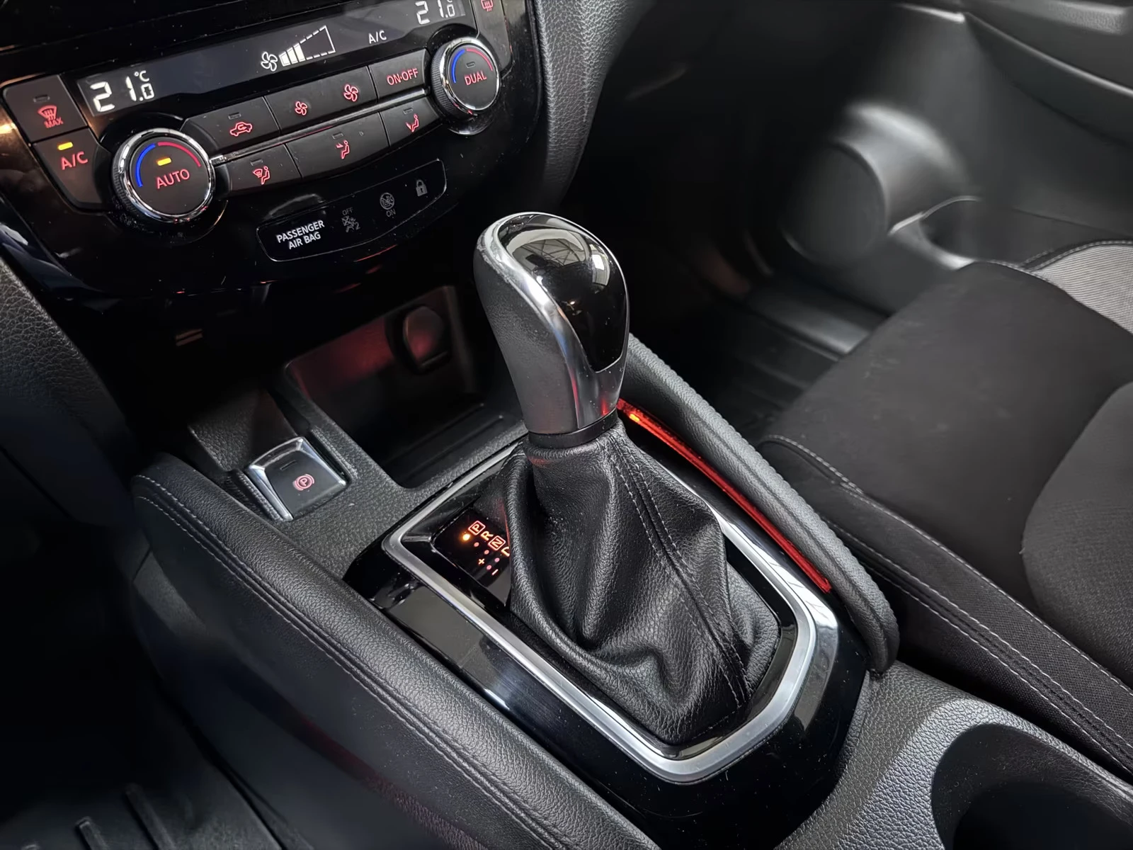 Nissan Qashqai N-Connecta/360 Камера /NAVI/LED/Keyless/, снимка 11 - Автомобили и джипове - 54120815