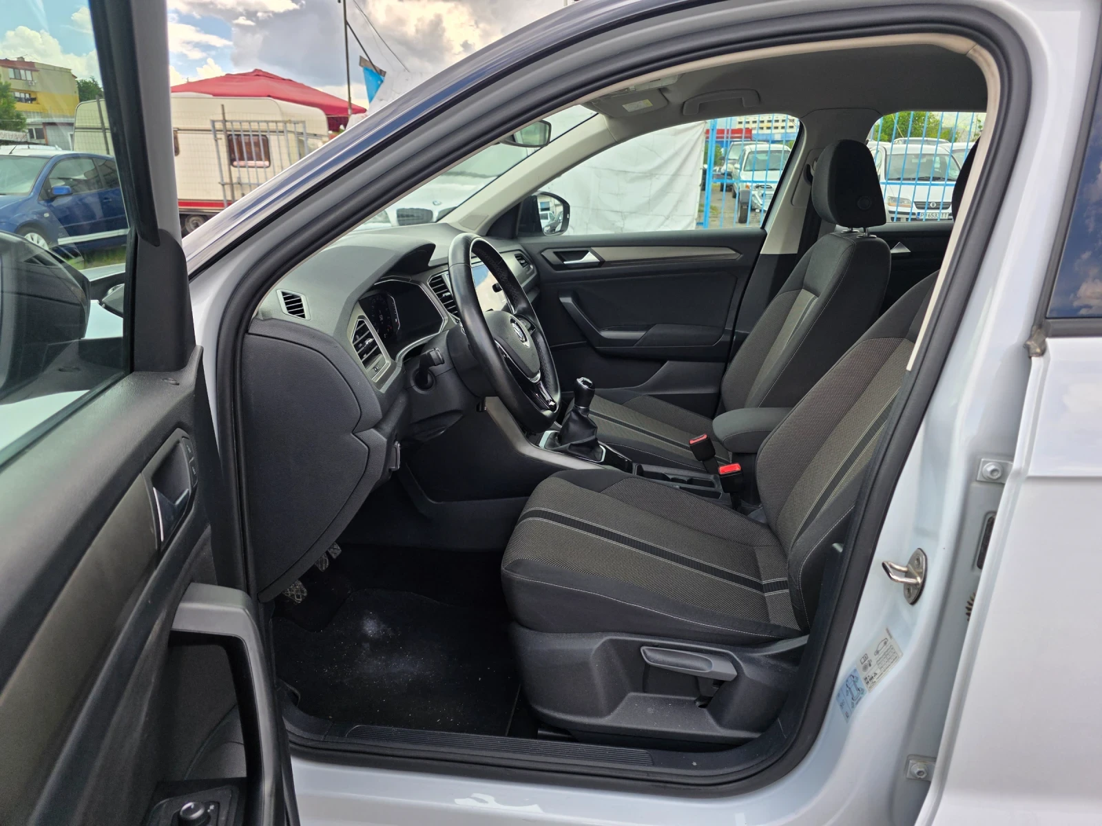 VW T-Roc 1.0i 115k.c ITALIA EURO 6D , снимка 7 - Автомобили и джипове - 54641703