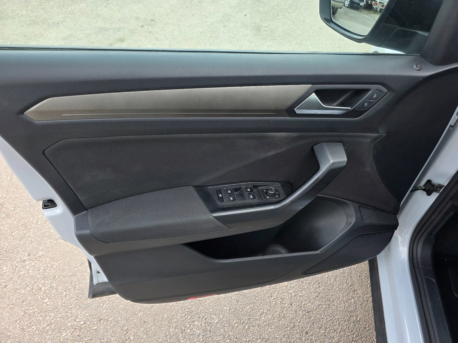 VW T-Roc 1.0i 115k.c ITALIA EURO 6D , снимка 9 - Автомобили и джипове - 54641703