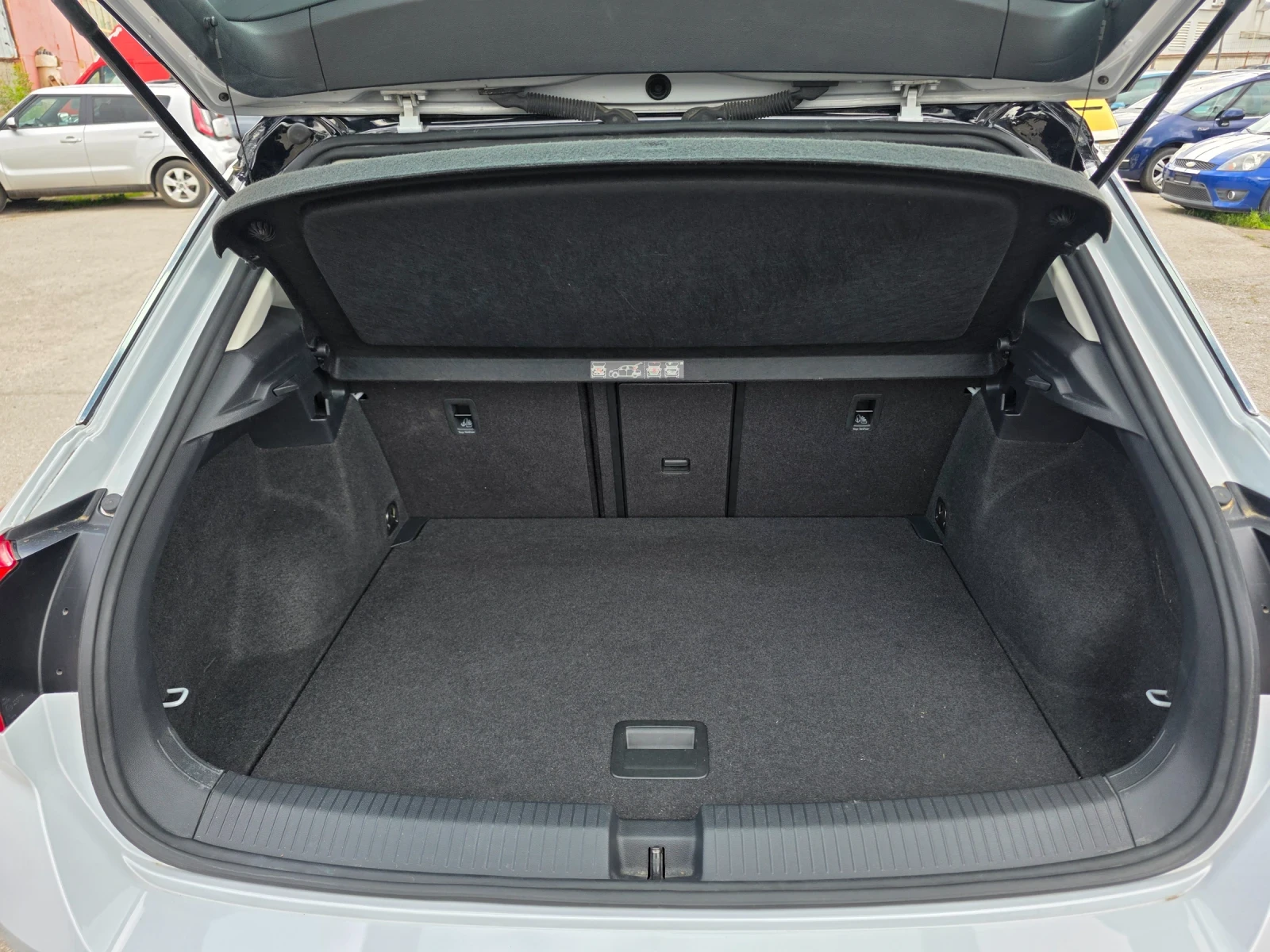 VW T-Roc 1.0i 115k.c ITALIA EURO 6D , снимка 15 - Автомобили и джипове - 54641703