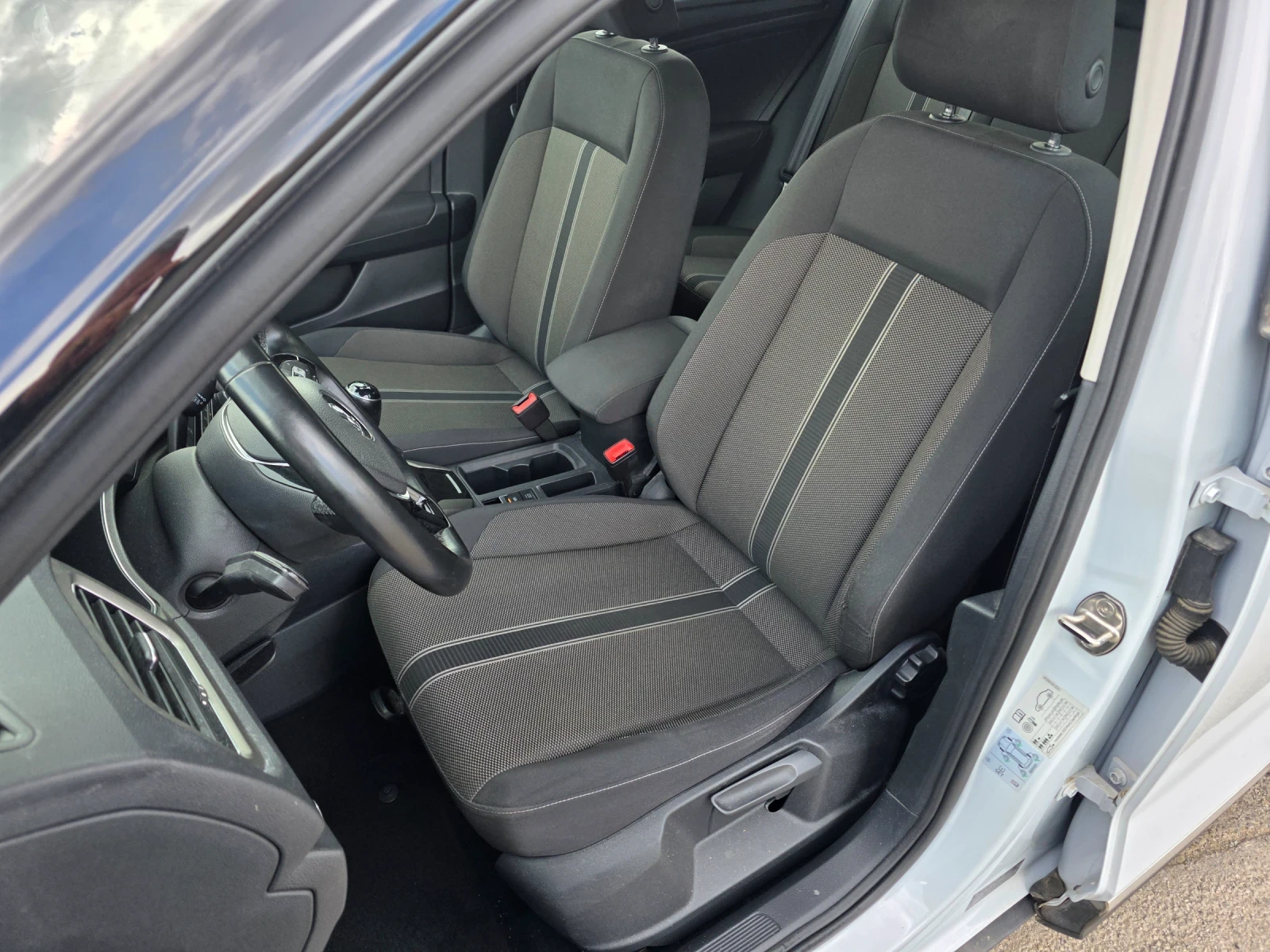 VW T-Roc 1.0i 115k.c ITALIA EURO 6D , снимка 10 - Автомобили и джипове - 54641703