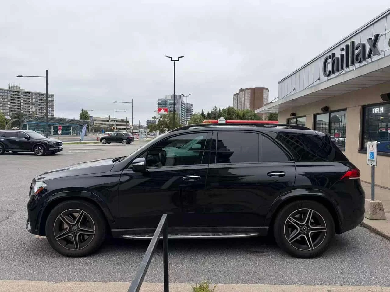 Mercedes-Benz GLE 450 * CARFAX * ДИСТРОНИК * BURMESTER * ХЕД-ЪП, снимка 2 - Автомобили и джипове - 55571802