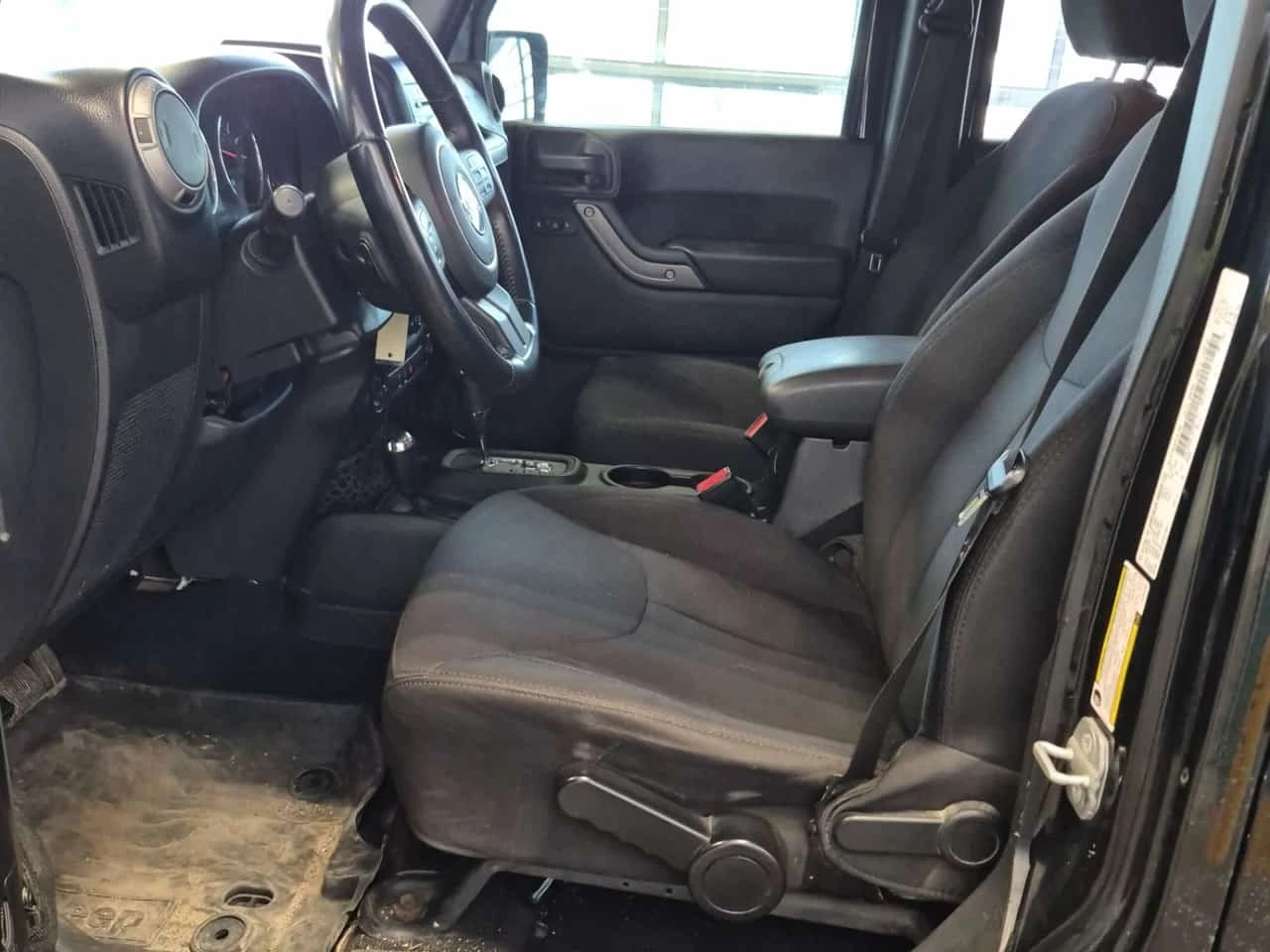 Jeep Wrangler * 4wd 4dr Sport * АВТОКРЕДИТ БЕЗ ПЪРВОНАЧАЛНА* , снимка 3 - Автомобили и джипове - 56175742