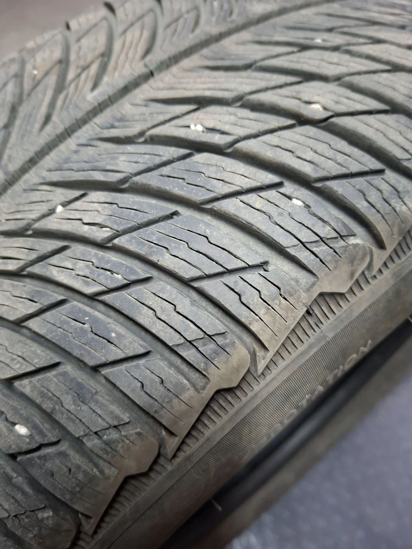 Гуми Зимни 255/50R19, снимка 6 - Гуми и джанти - 56321091
