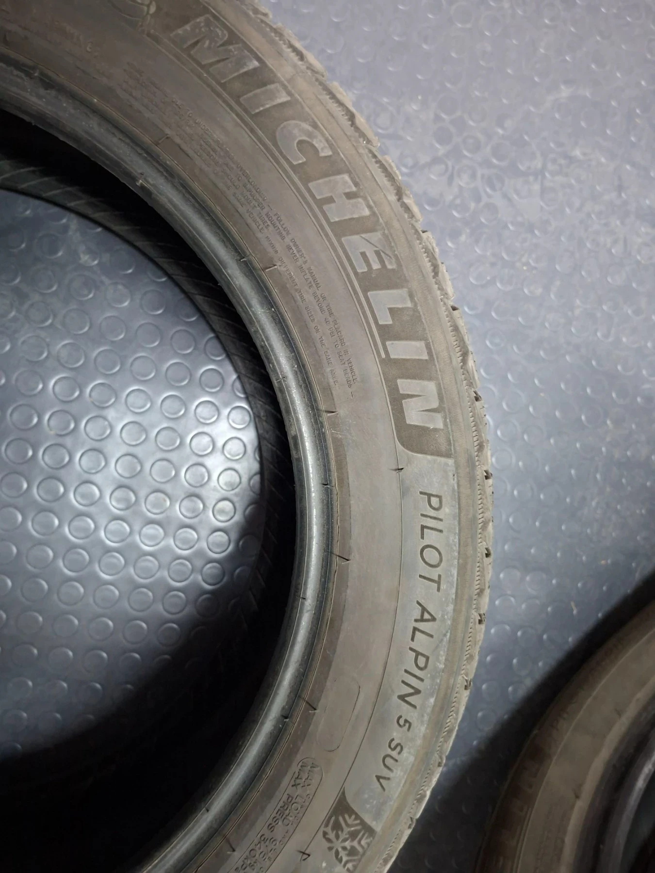 Гуми Зимни 255/50R19, снимка 4 - Гуми и джанти - 56321091