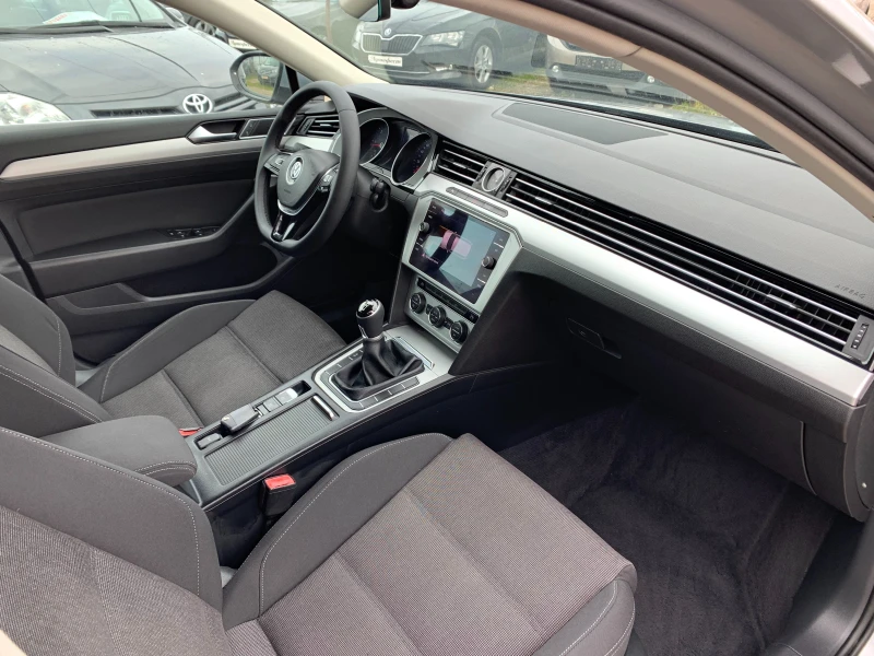 VW Passat 2.0TDI ЛЕД НАВИ ДИСТРОНИК, снимка 8 - Автомобили и джипове - 49564006