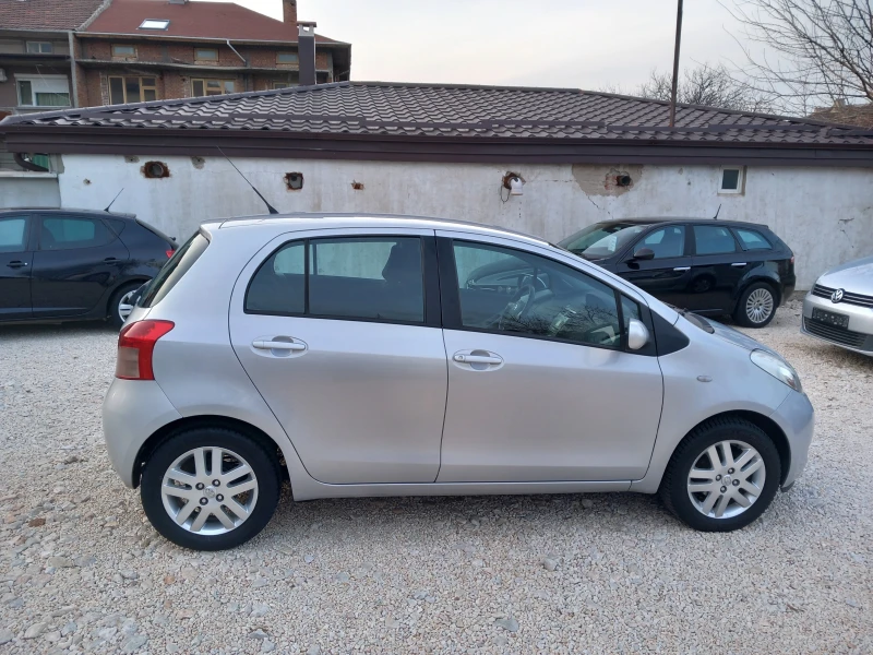 Toyota Yaris 1.3i климатик 88кс, снимка 3 - Автомобили и джипове - 52632201