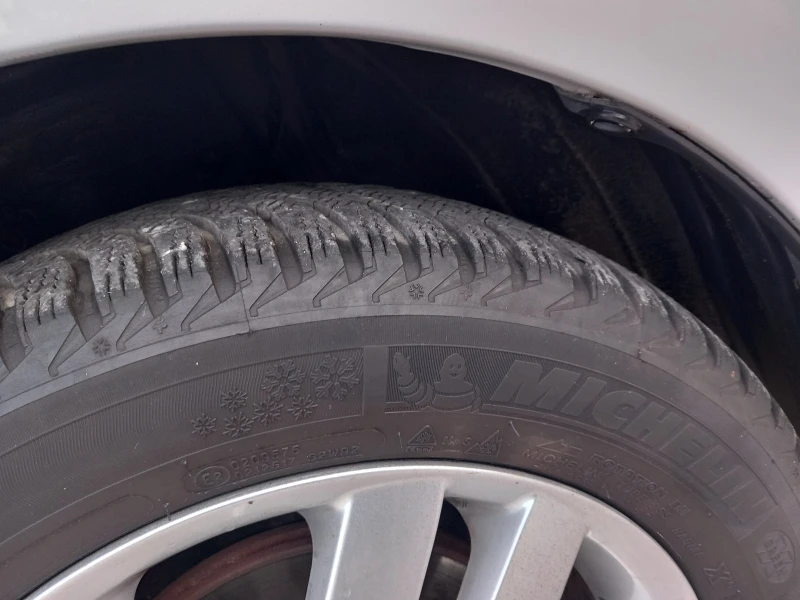 Toyota Yaris 1.3i климатик 88кс, снимка 16 - Автомобили и джипове - 52632201