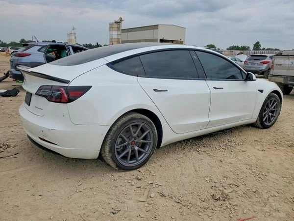 Tesla Model 3, снимка 4 - Автомобили и джипове - 56116390