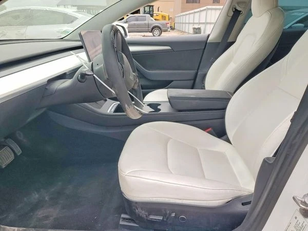 Tesla Model 3, снимка 8 - Автомобили и джипове - 56116390