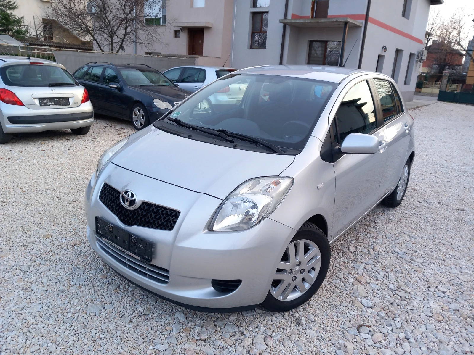 Toyota Yaris 1.3i климатик 88кс, снимка 1