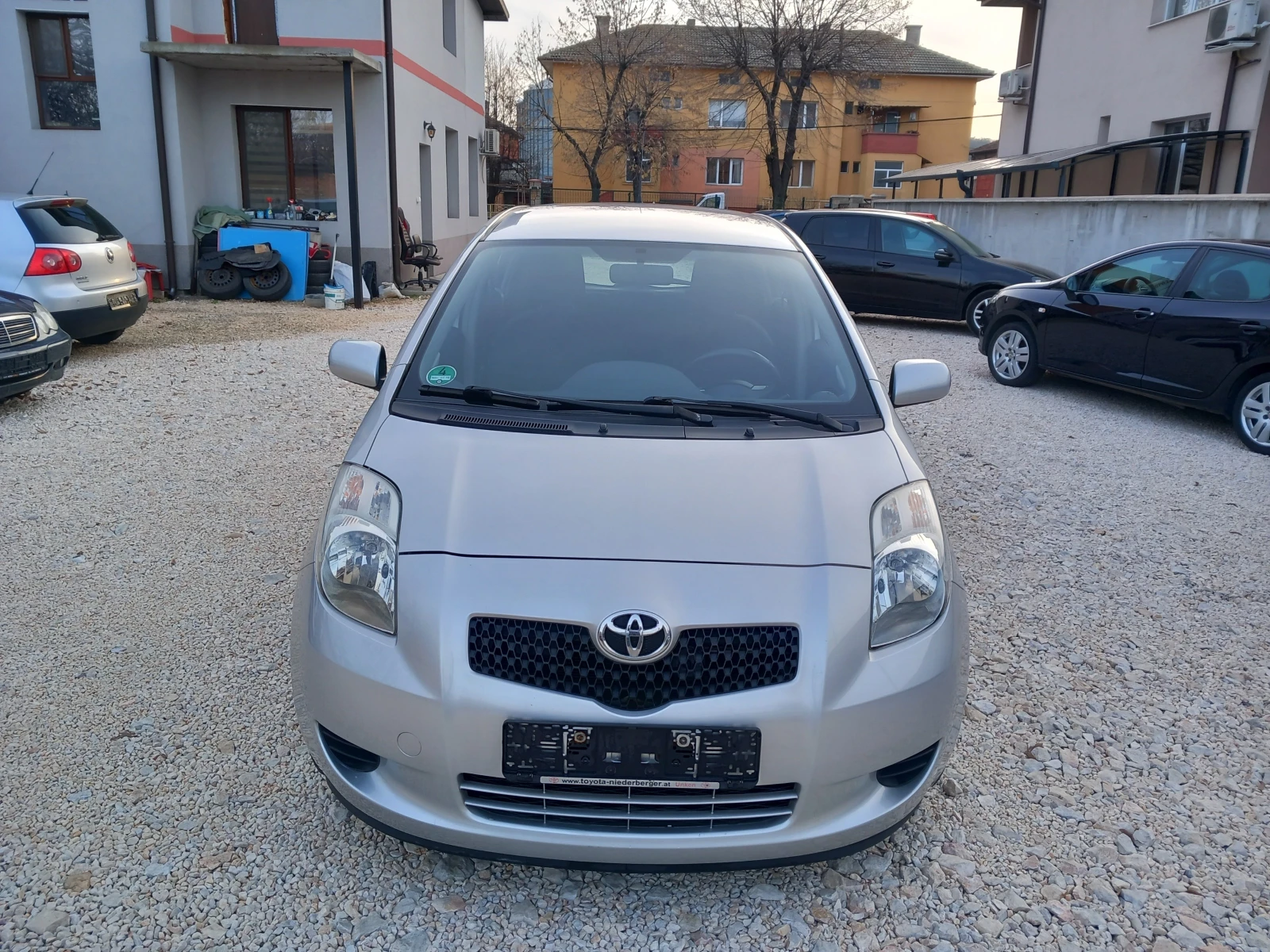 Toyota Yaris 1.3i климатик 88кс - изображение 2
