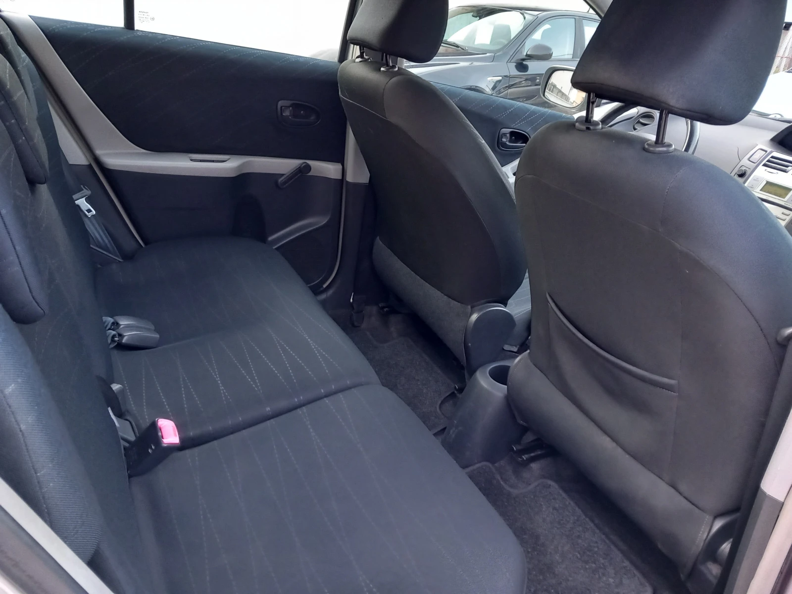 Toyota Yaris 1.3i  88 | Mobile.bg   11