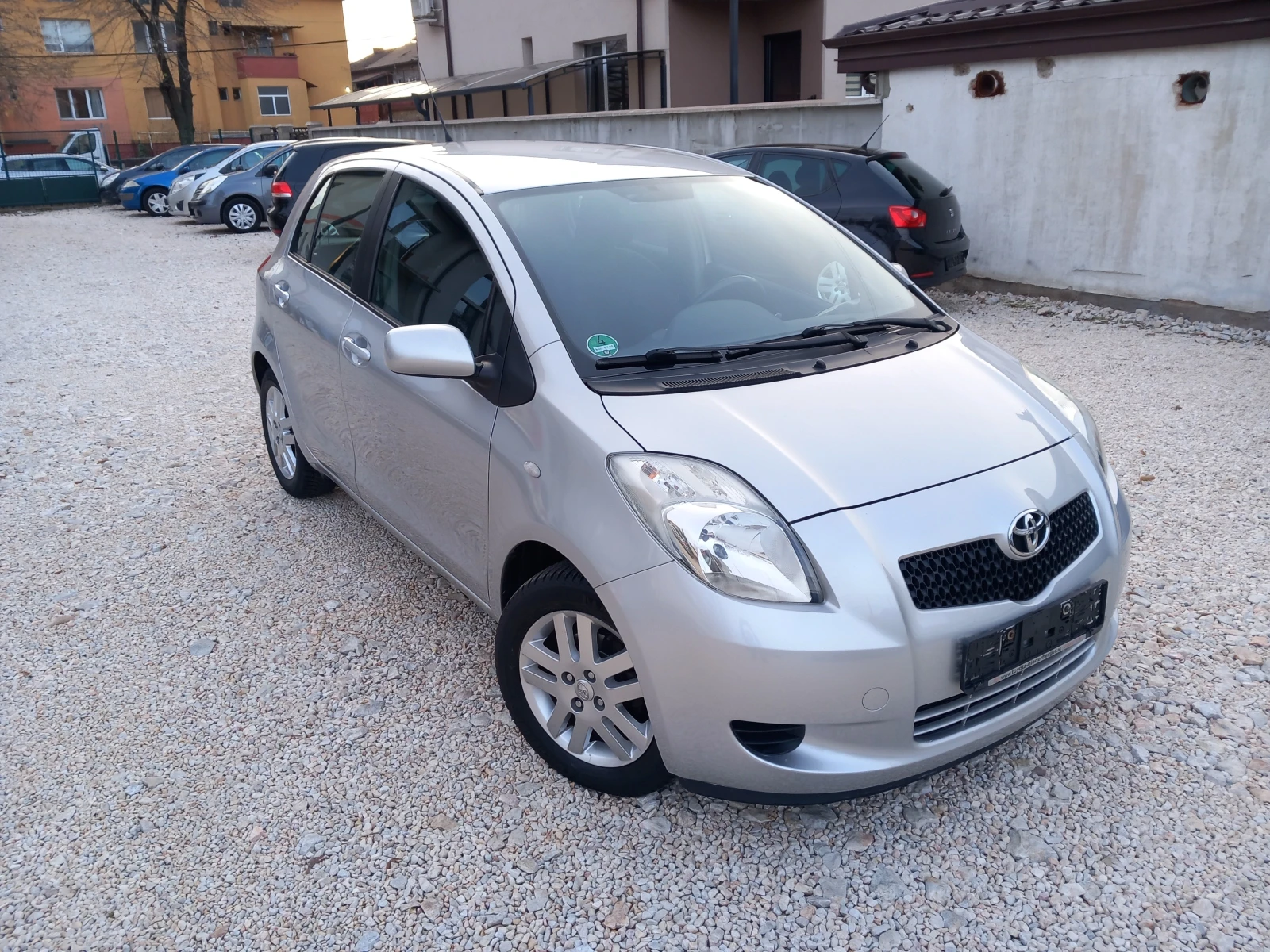 Toyota Yaris 1.3i климатик 88кс - изображение 8