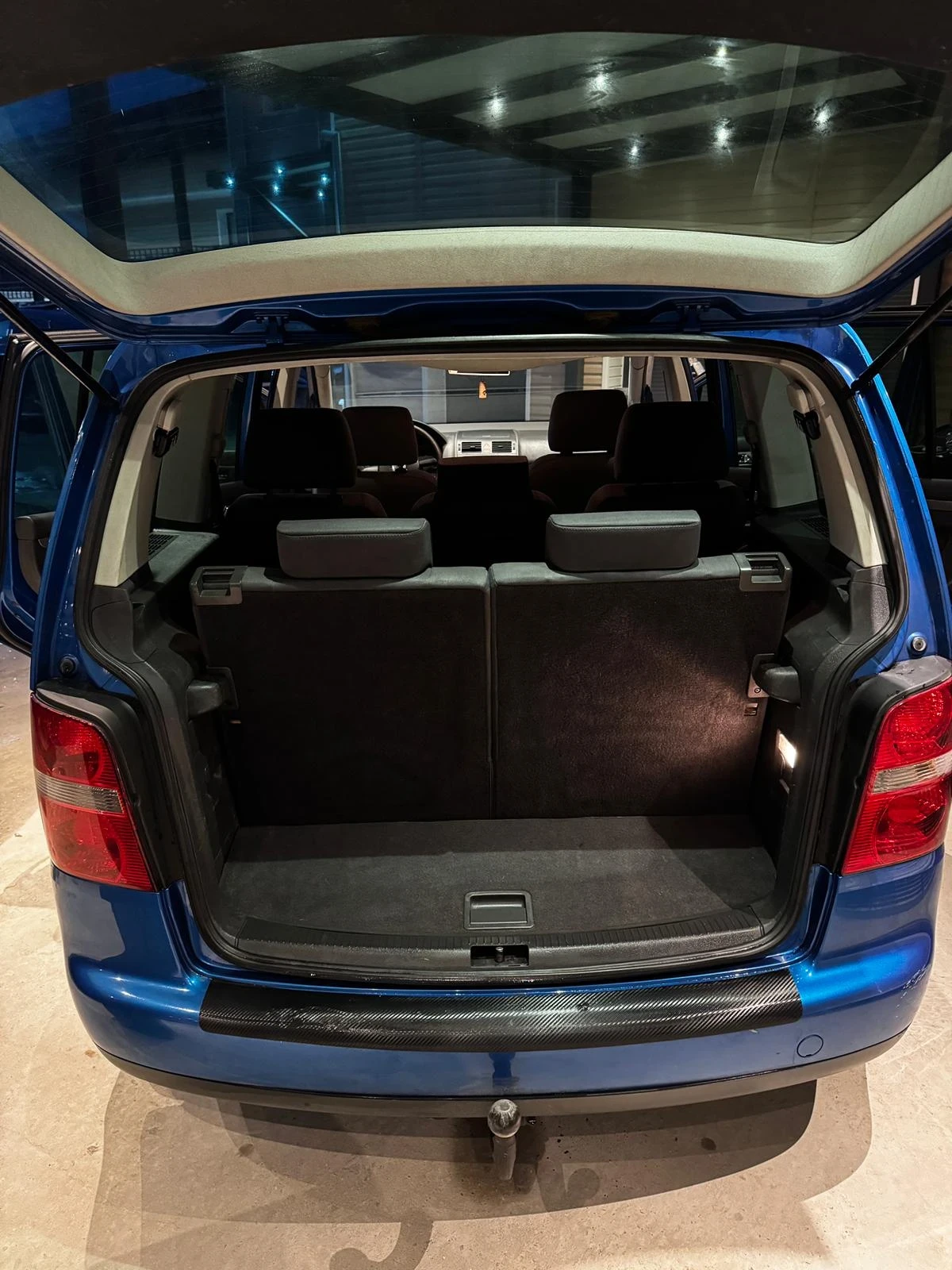 VW Touran 2.0Tdi 7 Местен, снимка 7 - Автомобили и джипове - 53953702