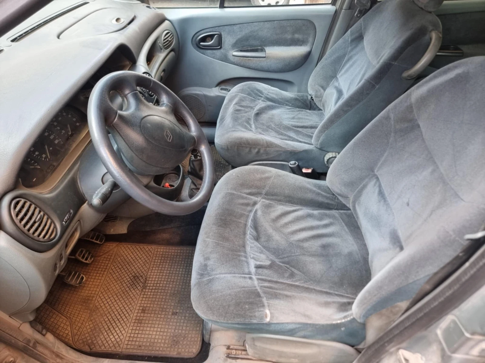 Renault Megane 1.9 dti, снимка 5 - Автомобили и джипове - 54337457