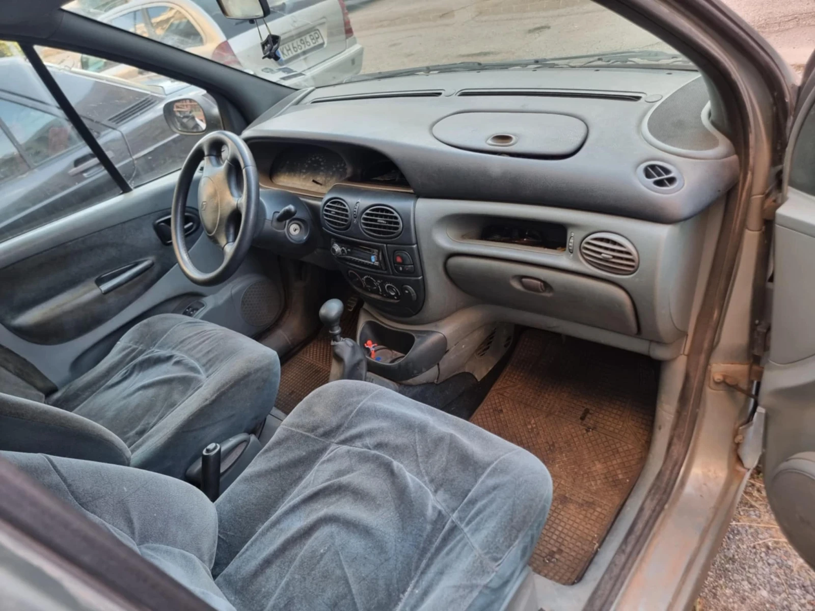 Renault Megane 1.9 dti, снимка 13 - Автомобили и джипове - 54337457